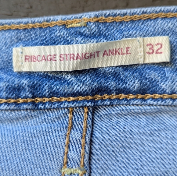Levi's Ribcage Straight Ankle Jeans Size 32 Light Wash Button Fly Stretchy - Picture 6 of 9